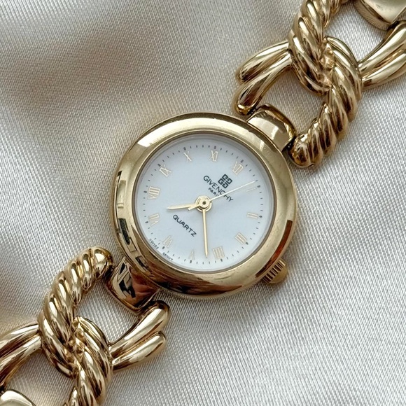 AUTHENTIC RARE VINTAGE GIVENCHY GOLD WATCH - Picture 4 of 7